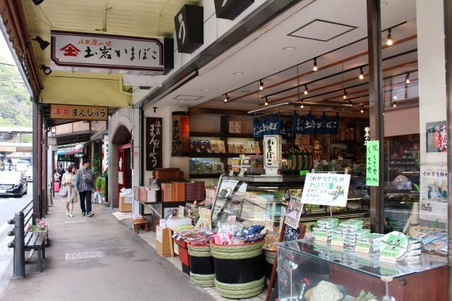 箱根温泉の温泉街の箱根湯本と強羅と宮ノ下のおすすめのお土産と飲食店やカフェについて教えます